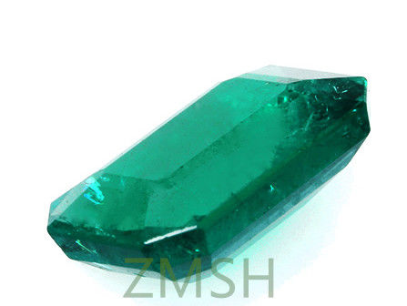 Emerald Green Sapphire Raw Gemstone Crafted By Lab For Exquisite Jewelry