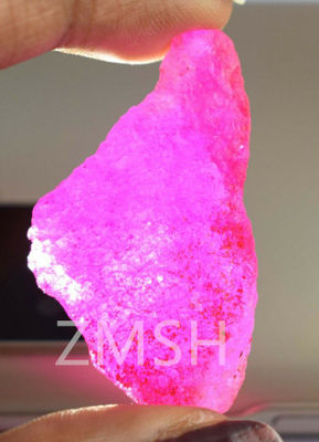 Hot Pink FL Grade Lab Created Sapphire Raw Gemstones With Mohs Hardness 9  Diamond